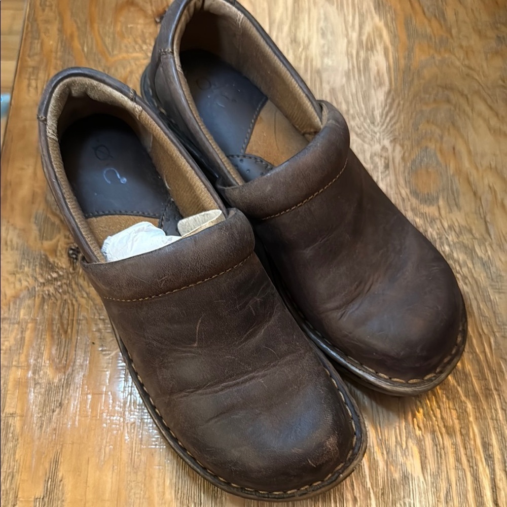 b.o.c. Brown Leather Mules Comfortable Slip-On Clogs new a few scuffs